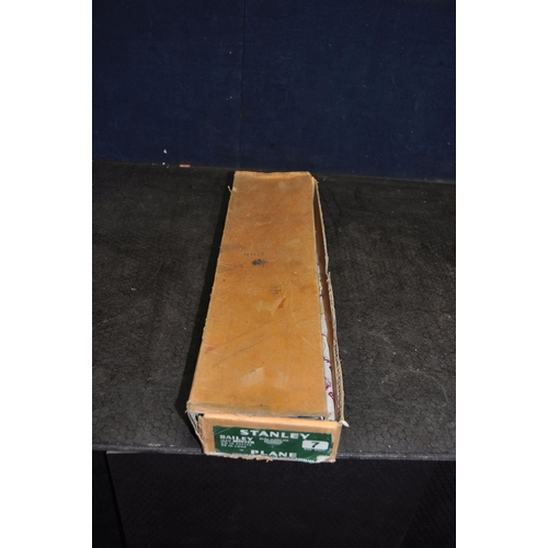 1083 - A STANLEY NO 7 JOINTING PLANE IN ORIGINAL BOX 22in long with a 2 3/8 cut