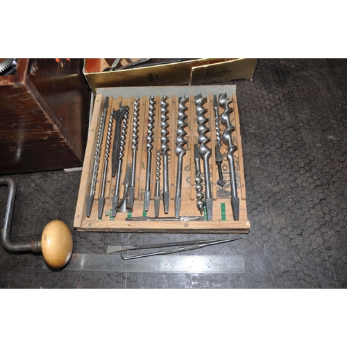 1088 - A WOODEN BOX CONTAINING A STANLEY No144 BRACE, a Stanley hand drill, a series of bits, rivet punches... 