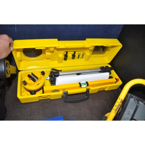 1098 - TWO PLASTIC TOOLBOXES AND A BOX CONTAINING TOOLS and a B&Q laser level including a Record Solo 15 pi... 