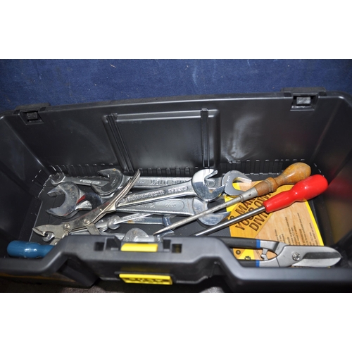 1098 - TWO PLASTIC TOOLBOXES AND A BOX CONTAINING TOOLS and a B&Q laser level including a Record Solo 15 pi... 