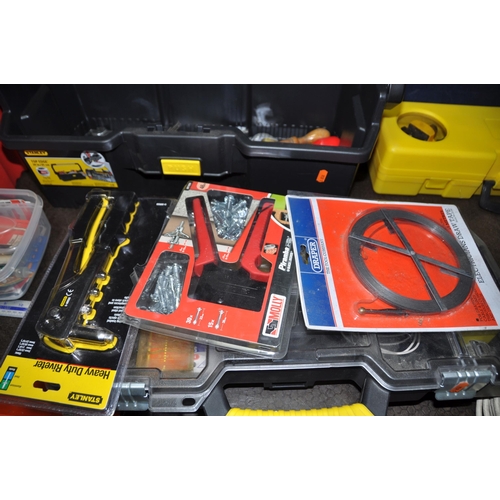 1098 - TWO PLASTIC TOOLBOXES AND A BOX CONTAINING TOOLS and a B&Q laser level including a Record Solo 15 pi... 