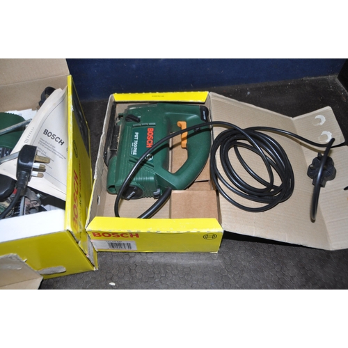 1102 - A PLASTIC BOX CONTAINING BOSCH POWER TOOLS comprising of a PST-700PAE jigsaw, a PDA 120E detail sand... 