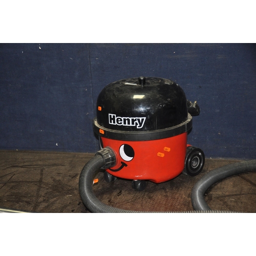 1115 - A NUMATIC HENRY HVRT200 VACUUM CLEANER (PAT pass and working)