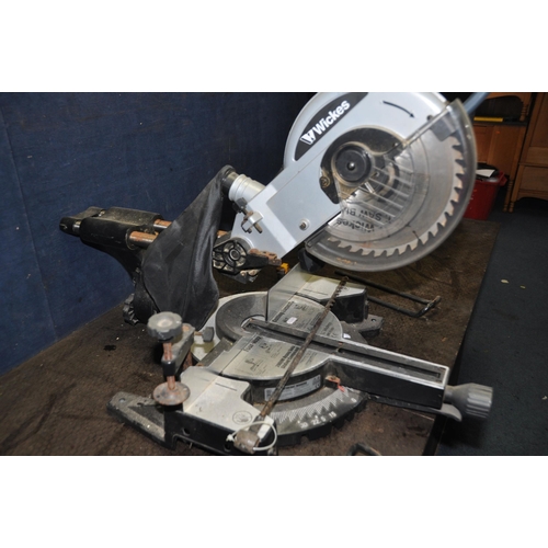 1117 - A WICKES HEAVY DUTY SLIDING COMPOUND MITRE SAW (PAT pass and working)