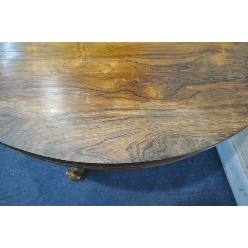 1224 - A 19TH CENTURY ROSEWOOD TILT TOP CIRCULAR BREAKFAST TABLE, on a bulbous column and triform base, wit... 