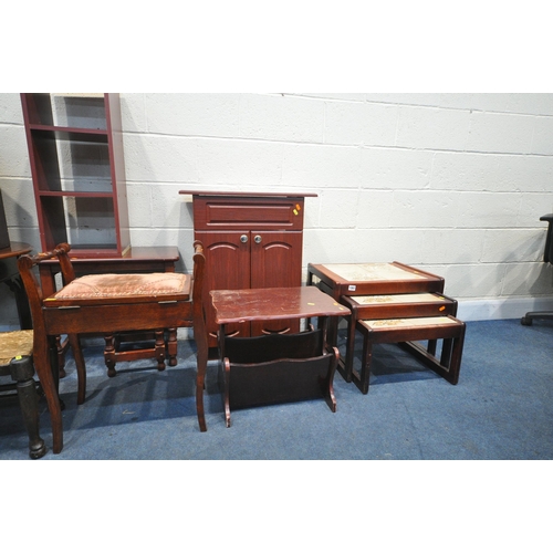 1267 - A SELECTION OF OCCASIONAL FURNITURE, to include a mahogany circular occasional table, a triple dress... 