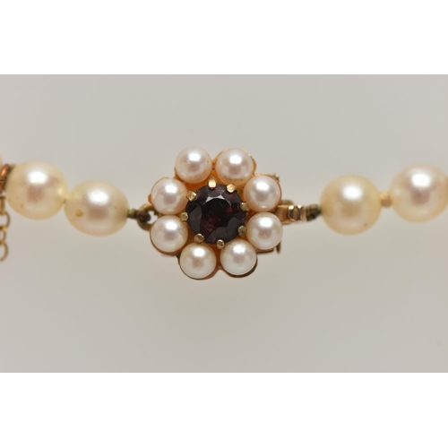 28 - A CULTURED PEARL NECKLACE, single row of cultured cream pearls, each measuring approximately 6.0mm, ... 