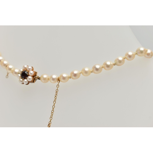 28 - A CULTURED PEARL NECKLACE, single row of cultured cream pearls, each measuring approximately 6.0mm, ... 