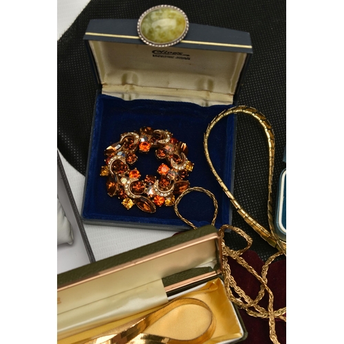 88 - AN ASSORTMENT OF SILVER AND COSTUME JEWELLERY, to include a late Victorian silver floral brooch, an ... 