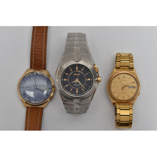 152 - THREE GENTS WRISTWATCHES, the first a 'Seiko Arctura Kinetic', baton markers, date aperture at the f... 