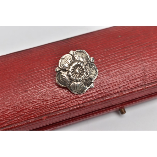 112 - A CASED SET OF SIX EDWARDIAN SILVER BUTTONS IN THE FORM OF A FLOWERHEAD, makers Goldsmiths & Silvers... 