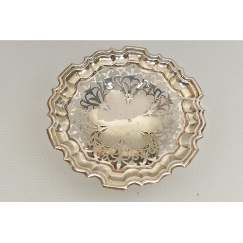 116 - AN EDWARD VII SILVER BONBON DISH, circular form with pierced detail floral and acanthus detail, a fl... 