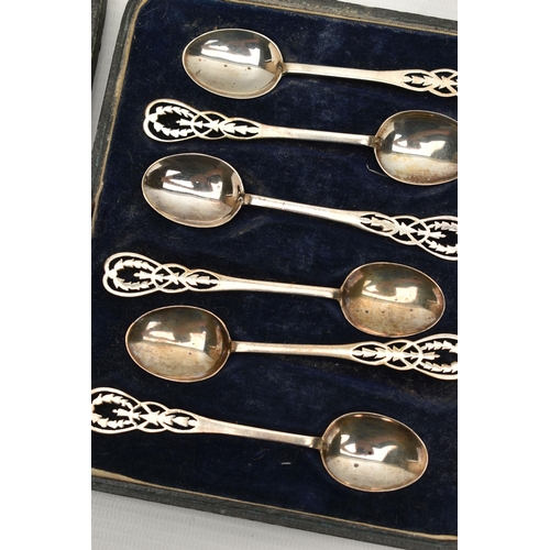 119 - A GEORGE V CASED SET OF TEASPOONS AND VICTORIA I CASED CHRISTENING SET, a set of six tea spoons deta... 