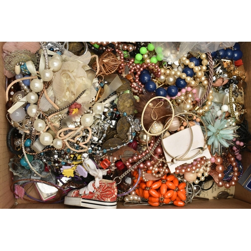 142 - A BOX OF ASSORTED COSTUME JEWELLERY AND A STORAGE BOX,  to include various loose pieces of costume j... 