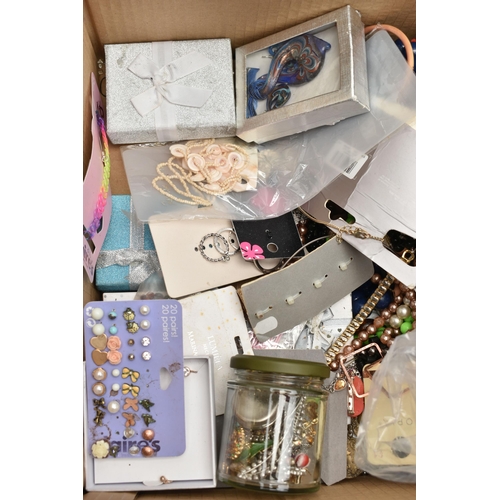 142 - A BOX OF ASSORTED COSTUME JEWELLERY AND A STORAGE BOX,  to include various loose pieces of costume j... 