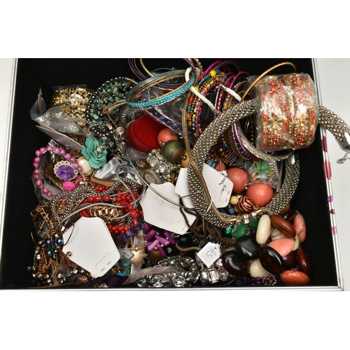 142 - A BOX OF ASSORTED COSTUME JEWELLERY AND A STORAGE BOX,  to include various loose pieces of costume j... 