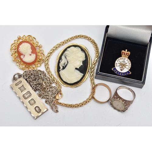 98 - AN ASSORTMENT OF SILVER AND COSTUME JEWELLERY, to include a silver hallmarked ingot, suspended from ... 