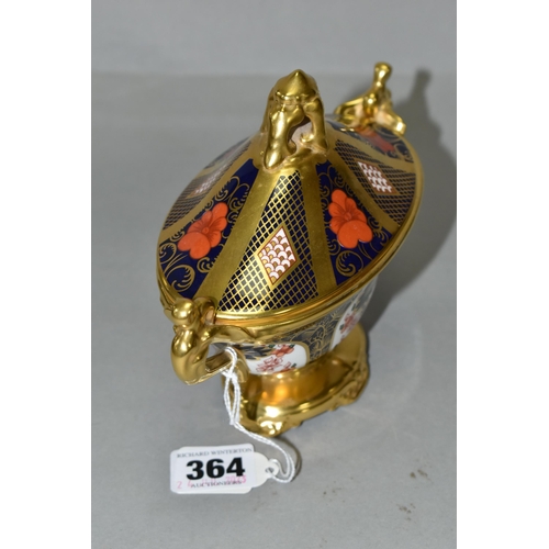 364 - A ROYAL CROWN DERBY IMARI PATTERN 1128 GOLD BAND  COVERED URN, height 13cm (1) (Condition Report: ma... 