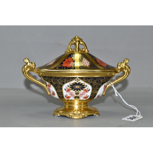 364 - A ROYAL CROWN DERBY IMARI PATTERN 1128 GOLD BAND  COVERED URN, height 13cm (1) (Condition Report: ma... 