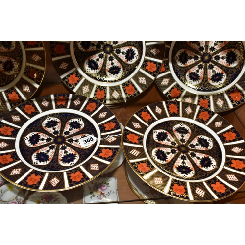 365 - SEVEN ROYAL CROWN DERBY IMARI PATTERN 1128 CABINET PLATES, diameter 27cm, six are dated 1977 , one d... 