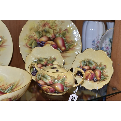 378 - ELEVEN PIECES OF AYNSLEY ORCHARD GOLD TEA AND DINNER WARES, comprising a footed fruit/salad bowl, a ... 