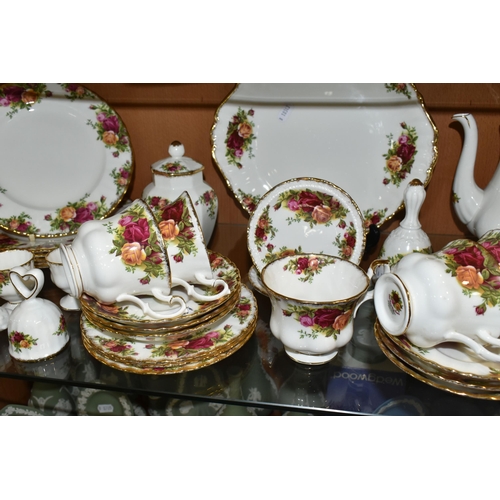 400 - THIRTY NINE PIECES OF ROYAL ALBERT OLD COUNTRY ROSES TEA AND GIFT WARES, comprising a coffee pot, a ... 