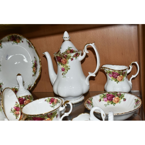 400 - THIRTY NINE PIECES OF ROYAL ALBERT OLD COUNTRY ROSES TEA AND GIFT WARES, comprising a coffee pot, a ... 