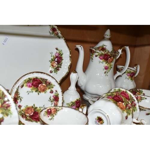 400 - THIRTY NINE PIECES OF ROYAL ALBERT OLD COUNTRY ROSES TEA AND GIFT WARES, comprising a coffee pot, a ... 