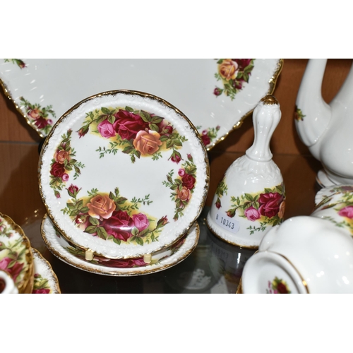 400 - THIRTY NINE PIECES OF ROYAL ALBERT OLD COUNTRY ROSES TEA AND GIFT WARES, comprising a coffee pot, a ... 