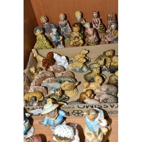 402 - A QUANTITY OF CERAMICS AND OTHER ORNAMENTS, to include four Enchantica figures including limited edi... 