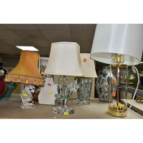 406 - A GROUP OF TABLE LAMPS AND TWO DENBY 'GLYN COLLEDGE' DESIGN FLAGONS, comprising a 'green leaf' desig... 