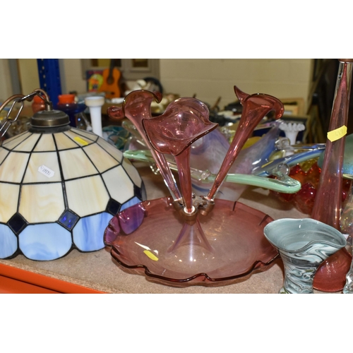 419 - A QUANTITY OF DECORATIVE GLASS WARES, to include a Murano Sommerso geometric ashtray, Murano control... 