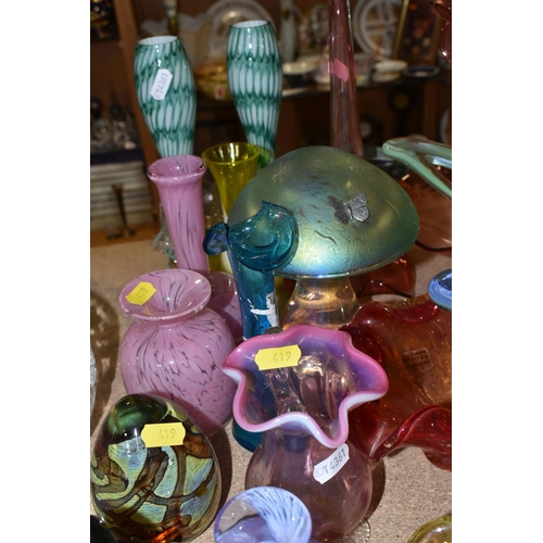 419 - A QUANTITY OF DECORATIVE GLASS WARES, to include a Murano Sommerso geometric ashtray, Murano control... 