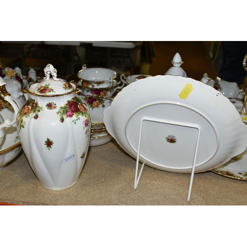 421 - A LARGE QUANTITY OF ROYAL ALBERT 'OLD COUNTRY ROSES' PATTERN DINNER AND TEAWARE, comprising a covere... 