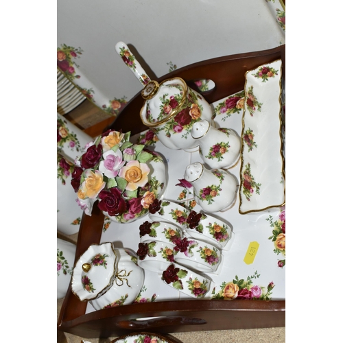 421 - A LARGE QUANTITY OF ROYAL ALBERT 'OLD COUNTRY ROSES' PATTERN DINNER AND TEAWARE, comprising a covere... 