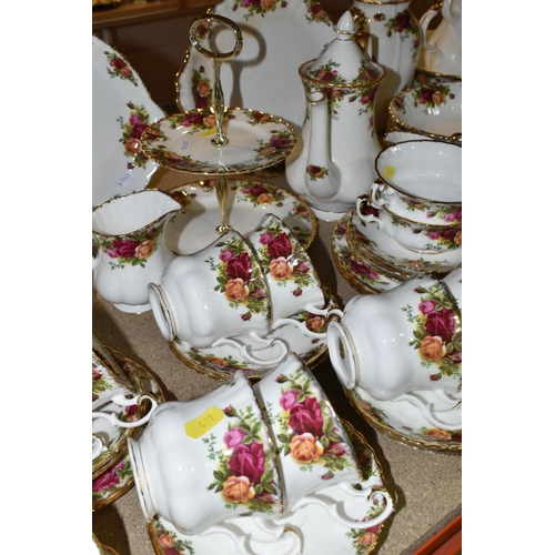 421 - A LARGE QUANTITY OF ROYAL ALBERT 'OLD COUNTRY ROSES' PATTERN DINNER AND TEAWARE, comprising a covere... 