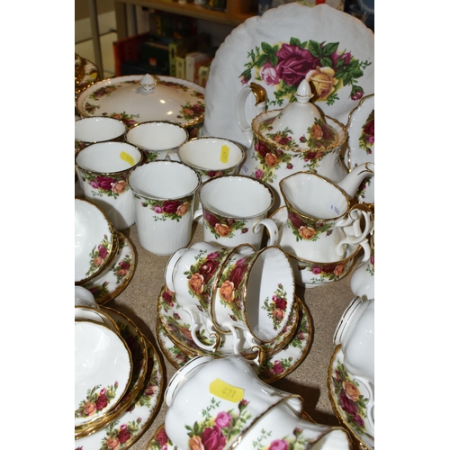 421 - A LARGE QUANTITY OF ROYAL ALBERT 'OLD COUNTRY ROSES' PATTERN DINNER AND TEAWARE, comprising a covere... 