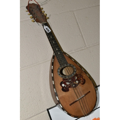 429 - A LATE 19TH CENTURY BOWL BACK  MANDOLIN MADE BY FERNANDO LAPINI OF NAPLES, with a mother of pearl in... 