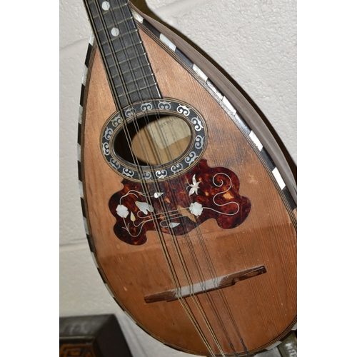 429 - A LATE 19TH CENTURY BOWL BACK  MANDOLIN MADE BY FERNANDO LAPINI OF NAPLES, with a mother of pearl in... 