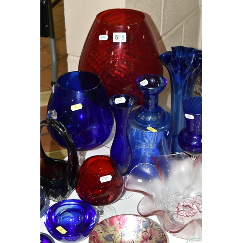 501 - A QUANTITY OF CUT GLASS AND DECORATIVE GLASS WARES ETC, to include a set of six large matching wine ... 