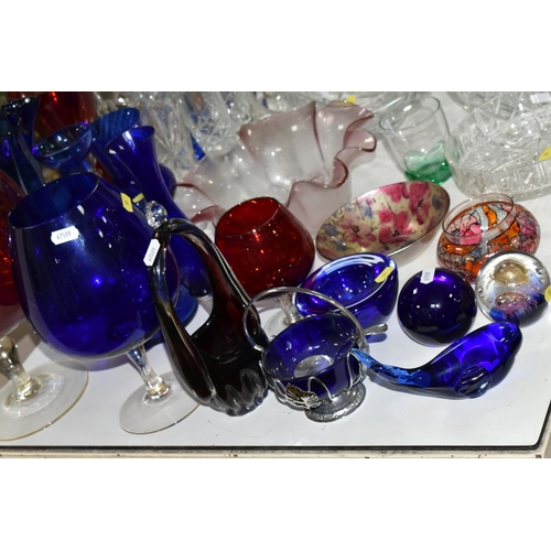 501 - A QUANTITY OF CUT GLASS AND DECORATIVE GLASS WARES ETC, to include a set of six large matching wine ... 