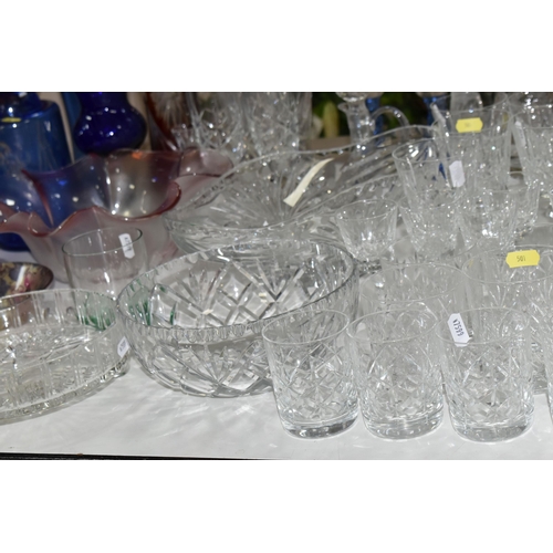 501 - A QUANTITY OF CUT GLASS AND DECORATIVE GLASS WARES ETC, to include a set of six large matching wine ... 