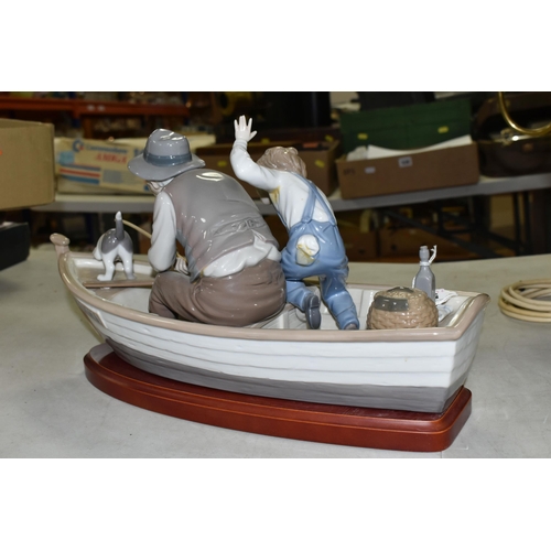 506 - LLADRO 'FISHING WITH GRAMPS' Figure Group No 5215, 38cm long, plus base, issued 1984 (1) (Condition ... 