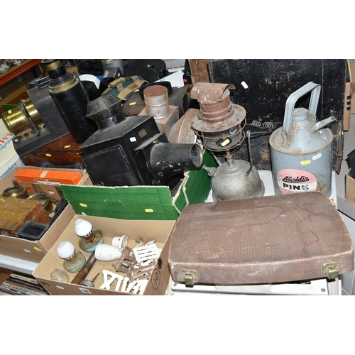 526 - A QUANTITY OF SUNDRY ITEMS ETC, to include magic lantern parts for spares or repair, cast metal lawn... 