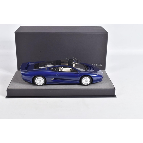 17 - A BOXED TOP MARQUES COLLECTIBLES JAGUAR 220 1:18 MODEL VEHICLE, numbered TOP039B, painted blue with ... 