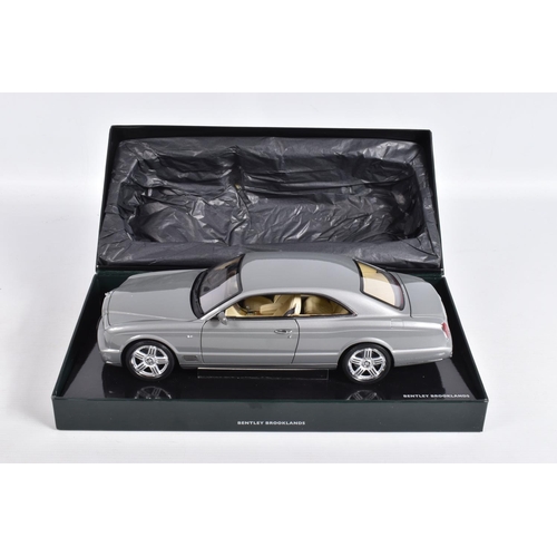 21 - A BOXED MINICHAMPS BENTLEY BROOKLANDS BL 571 1:18 MODEL VEHICLE, ed.11, in Bentley Venusian grey, mo... 