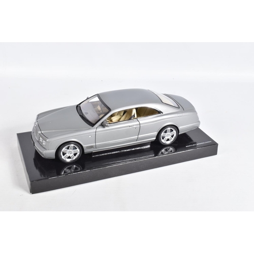 21 - A BOXED MINICHAMPS BENTLEY BROOKLANDS BL 571 1:18 MODEL VEHICLE, ed.11, in Bentley Venusian grey, mo... 