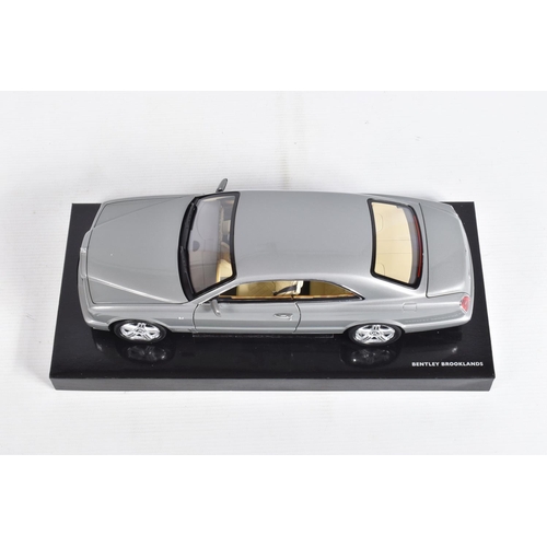 21 - A BOXED MINICHAMPS BENTLEY BROOKLANDS BL 571 1:18 MODEL VEHICLE, ed.11, in Bentley Venusian grey, mo... 