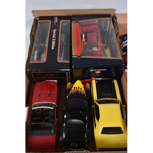 101 - TWO TRAYS OF BOX AND UNBOXED MODEL VEHICLES, to include a boxed 1:18 Bburago Ferrari 250 GTO 1962, n... 