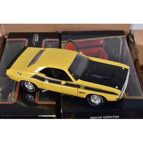 101 - TWO TRAYS OF BOX AND UNBOXED MODEL VEHICLES, to include a boxed 1:18 Bburago Ferrari 250 GTO 1962, n... 